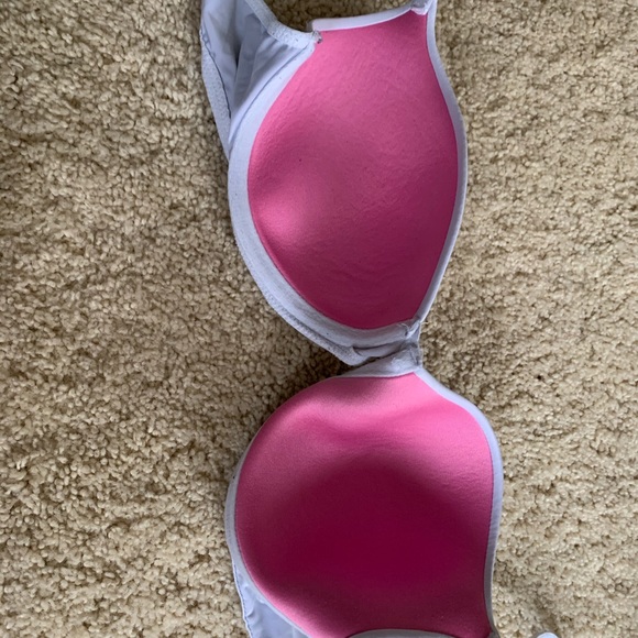 Pink Bra - Picture 2 of 3
